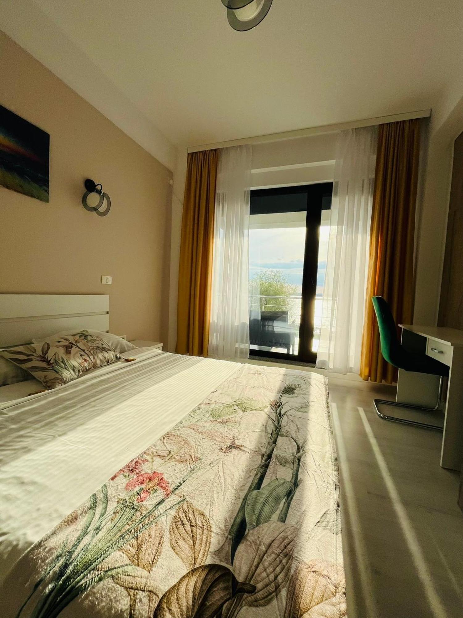 Roapart- Sunset Dream Apartament 2 Dormitoare Vedere Lac Si Parcare Мамая Екстериор снимка